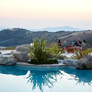 fattoria-la-pieve.it-tuscanyhotel.com/